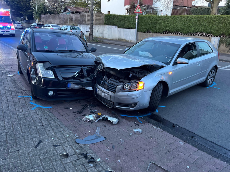 POL-RBK: Bergisch Gladbach - Zusammenstoß beim Abbiegen - Unfallverursacherin unter BtM-Einfluss - Foto: presseportal.de
