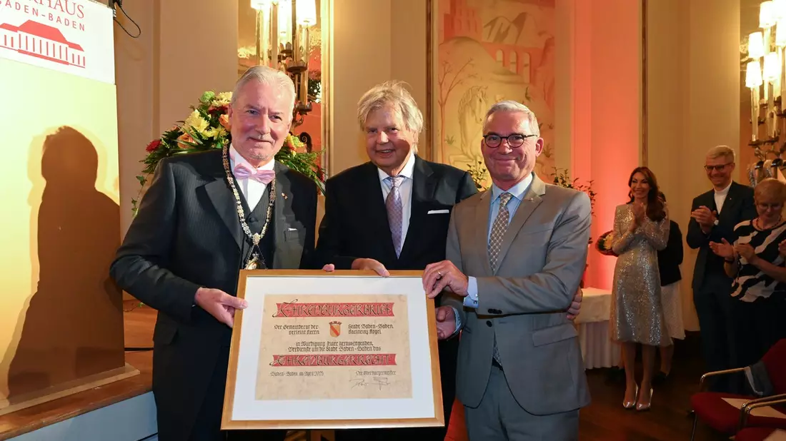 Karlheinz Kögel als Ehrenbürger der Stadt Baden-Baden ausgezeichnet / Verdienstvoller Unternehmer und Kulturförderer erhält höchste Auszeichnung der Kurstadt - Bild: presseportal.de