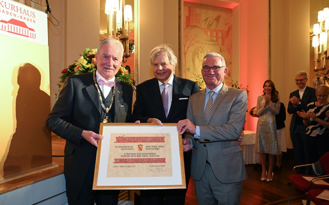 Karlheinz Kögel als Ehrenbürger der Stadt Baden-Baden ausgezeichnet / Verdienstvoller Unternehmer und Kulturförderer erhält höchste Auszeichnung der Kurstadt - Foto: presseportal.de
