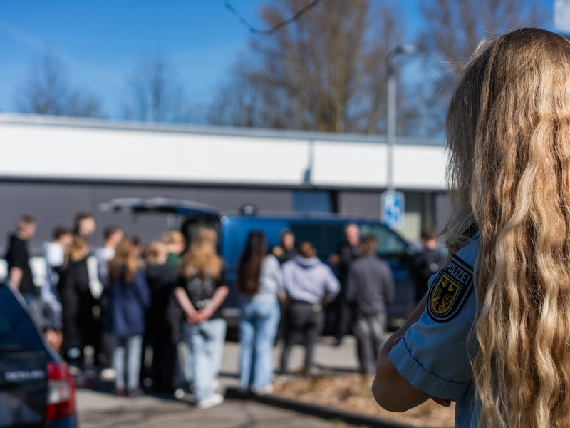 BPOL-HRO: Girls' Day bei der Bundespolizeiinspektion Rostock - Einblick in einen spannenden Beruf - Foto: presseportal.de