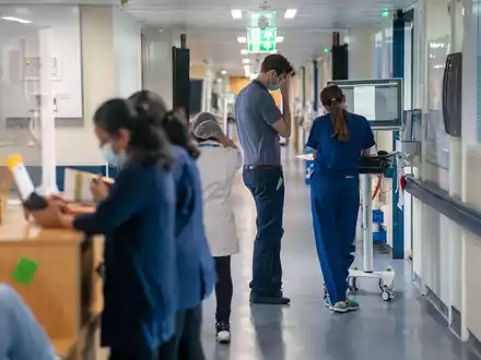 Viele Beschäftigte berichten von miserablen Zuständen in den Krankenhäusern. (Archivbild) - Foto: Jeff Moore/PA Wire/dpa