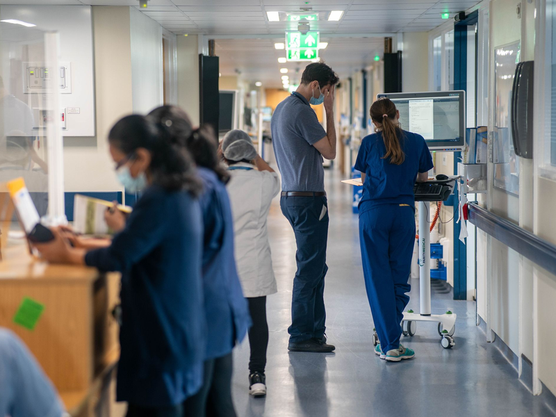 Viele Beschäftigte berichten von miserablen Zuständen in den Krankenhäusern. (Archivbild) - Foto: Jeff Moore/PA Wire/dpa