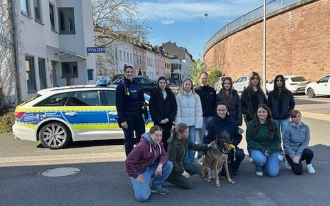 POL-PDTR: Girls Day bei der Polizeiinspektion Saarburg und der Polizeiwache Konz - Foto: presseportal.de
