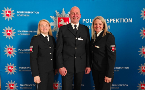 POL-GOE: Polizeikommissariat Einbeck unter neuer Leitung: Erster Polizeihauptkommissar Wolfgang Römer offiziell ins Amt eingefĂŒhrt - Foto: presseportal.de POL-GOE: Polizeikommissariat Einbeck unter neuer Leitung: Erster Polizeihauptkommissar Wolfgang Römer offiziell ins Amt eingefĂŒhrt - Foto: presseportal.de