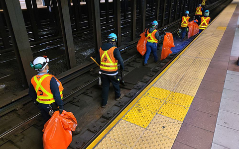 Reinigungskräfte in einer New Yorker U-Bahn-Station (Archiv) - Foto: über dts Nachrichtenagentur