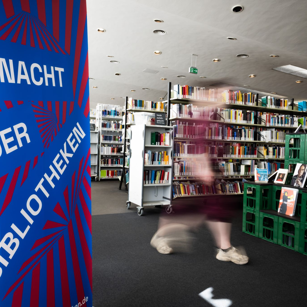 KI schreibt mit – aber wer erzählt die besseren Geschichten? - Foto: Christoph Soeder/dpa