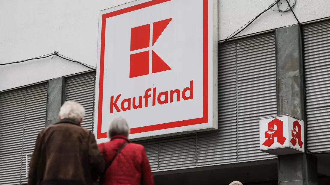 Nach Hygienemängeln macht Kaufland zwei Läden dicht - zumindest vorübergehend. (Archivbild) - Bild: Oliver Berg/dpa