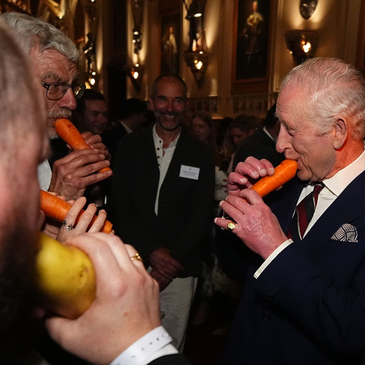 Die Instrumente sind aus Gemüse handgemacht. - Foto: Aaron Chown/PA Wire/dpa