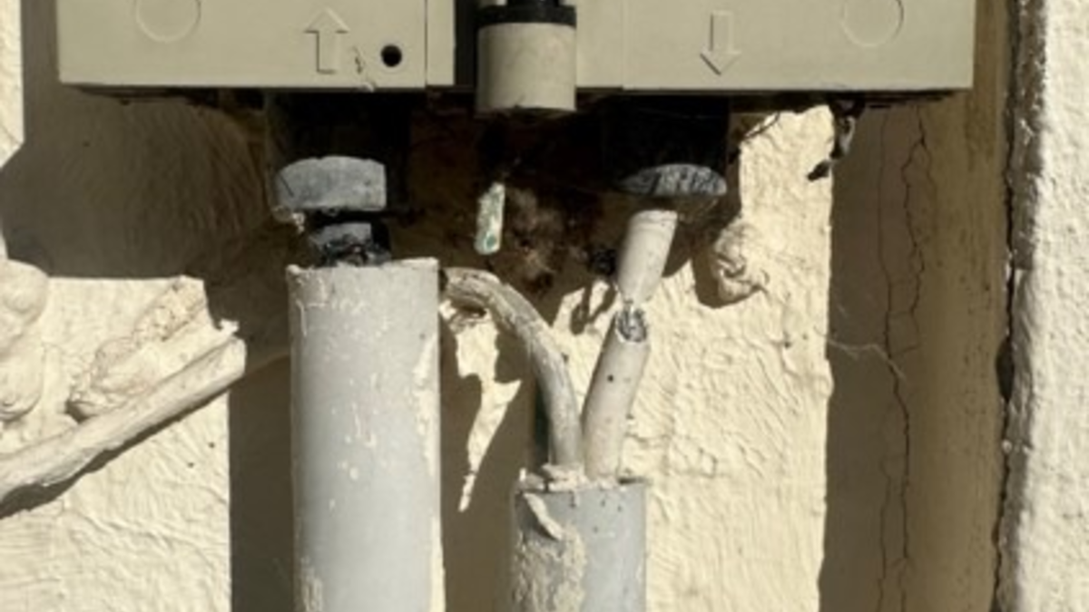 POL-HM: Sachbeschädigungen durch das Durchtrennen von Telefonkabeln - Foto: presseportal.de