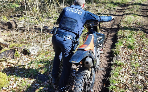 POL-NMS: 250404-4-pdnms Zeugen und Geschädigte nach Verfolgungsfahrt im Bereich Gettorf gesucht - Foto: presseportal.de