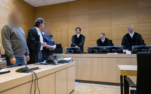 Der Angeklagte ist nun wegen Mordes verurteilt worden. (Archivbild)  - Foto: Guido Kirchner/dpa