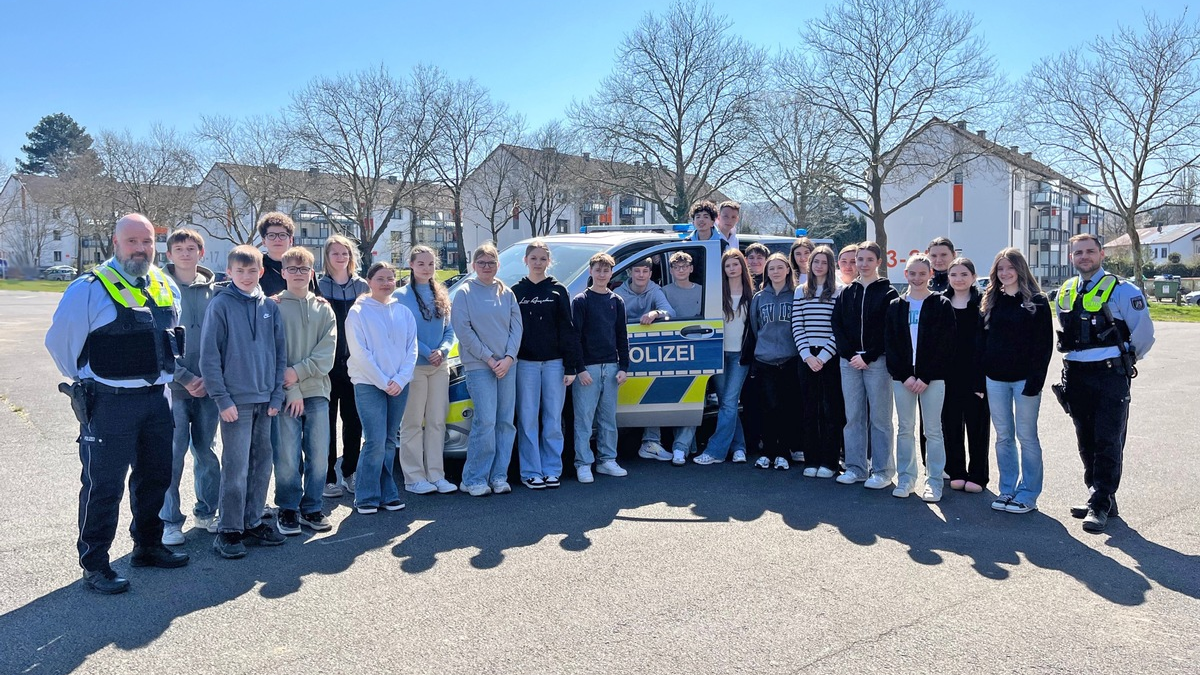 POL-HA: Girls' und Boys' Day: Jugendliche lernen Polizeiarbeit kennen - Foto: presseportal.de