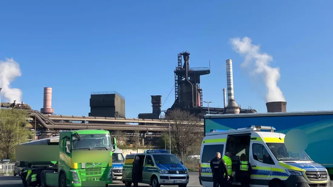 POL-OB: Pressemitteilung der Polizei Duisburg: Verkehrsdienst kontrolliert Schwerlastverkehr - Bild: presseportal.de