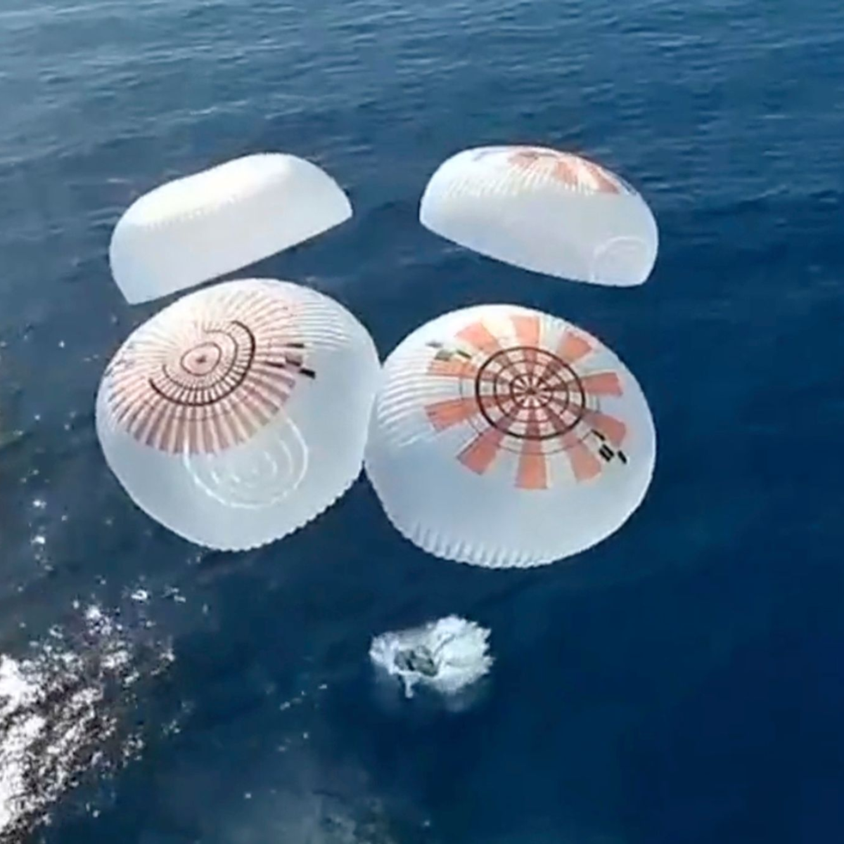 Die erste deutsche Frau im All ist nach dem Raumflug zurück auf der Erde. (Archivbild) - Foto: Uncredited/SpaceX/AP/dpa