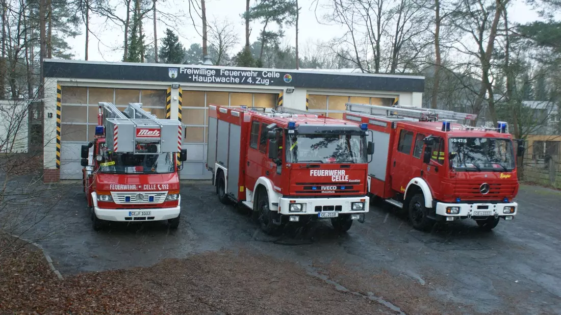 FW Celle: 4. Zug der Ortsfeuerwehr Celle-Hauptwache verabschiedet sich aus Vorwerk - Bild: presseportal.de