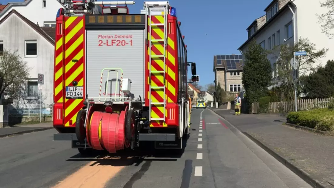 FW-DT: Ölspur im Feierabendverkehr sorgt für Verkehrsbehinderungen - Bild: presseportal.de