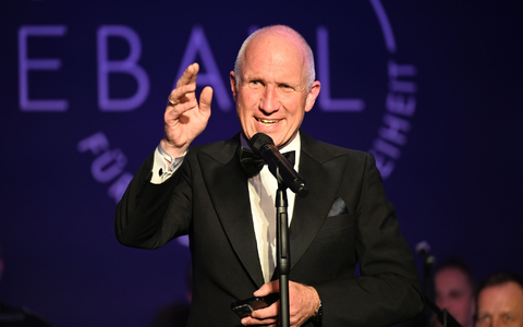 In der Würdigung hieß es: «Die Bundespressekonferenz ehrt einen Fotografen, dessen Bilder Eingang in das kollektive Gedächtnis Deutschlands gefunden haben. - Foto: Annette Riedl/dpa