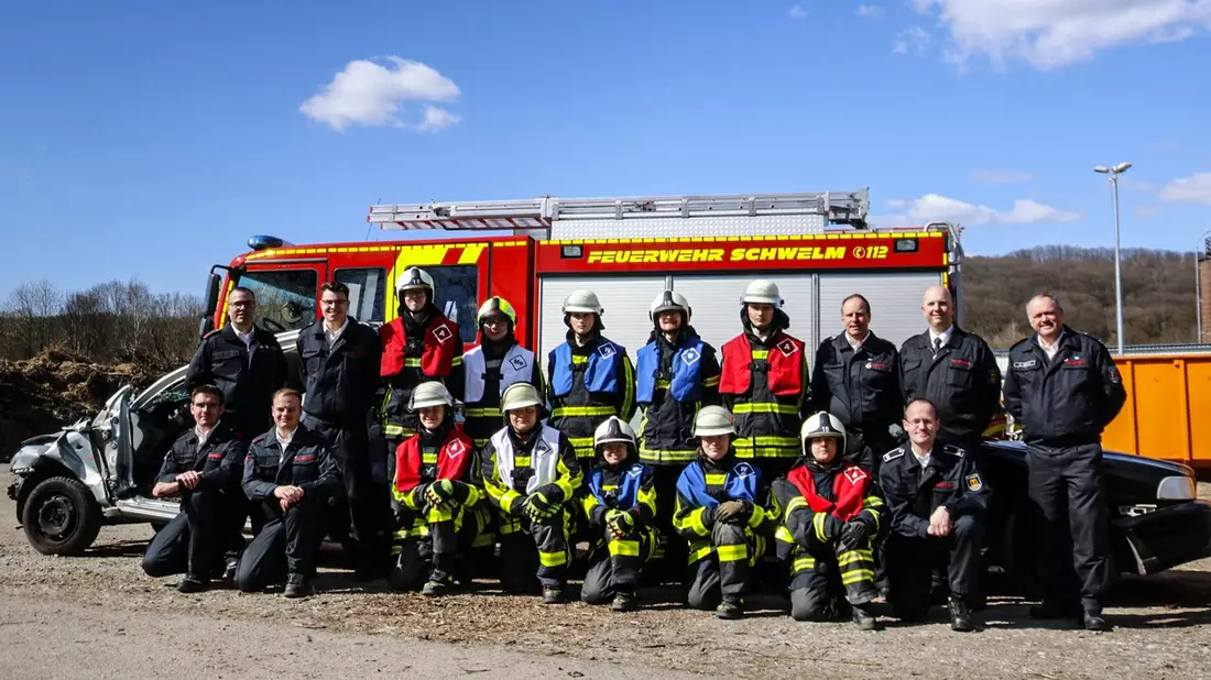 FW-EN: Erfolgreich abgeschlossene Grundausbildung Modul Technische Hilfeleistung der Feuerwehr Schwelm - Bild: presseportal.de