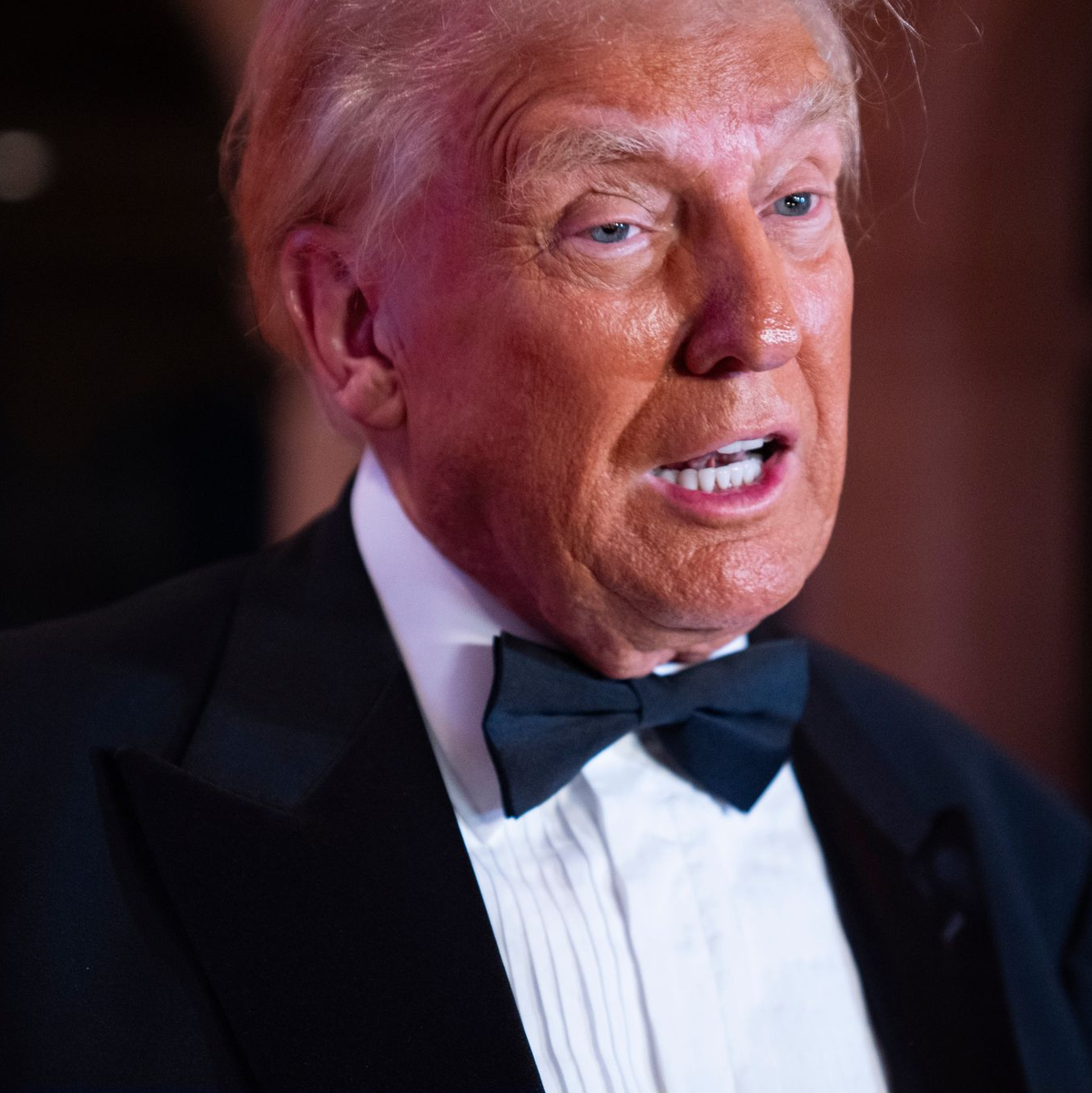 Wer mit dem US-Präsidenten dinieren möchte, kann dies für einen stolzen Preis tun. (Archivbild) - Foto: Evan Vucci/AP/dpa