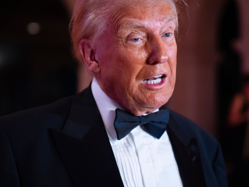 Wer mit dem US-Präsidenten dinieren möchte, kann dies für einen stolzen Preis tun. (Archivbild) - Foto: Evan Vucci/AP/dpa