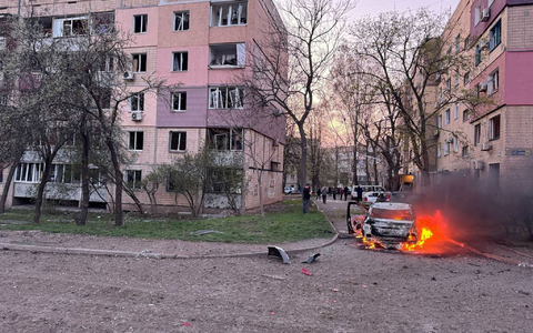 Bei dem neuerlichen russischen Angriff auf Krywyj Rih gab es mehr als ein Dutzend Tote in der ukrainischen Großstadt. - Foto: Ukrainian Emergency Service/AP/dpa Bei dem neuerlichen russischen Angriff auf Krywyj Rih gab es mehr als ein Dutzend Tote in der ukrainischen Großstadt. - Foto: Ukrainian Emergency Service/AP/dpa