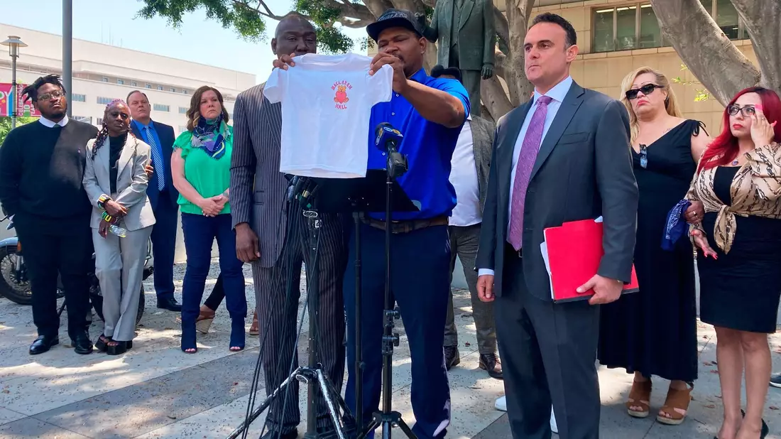 In einem Mammut-Vergleich hat der Kreis Los Angeles eingewilligt, vier Milliarden Dollar an Opfer von sexuellem Missbrauch in Jugendanstalten und Kinderheimen zu zahlen. - Bild: Christoper Weber/AP/dpa