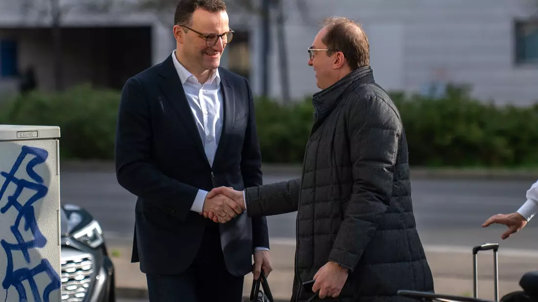 CSU-Landesgruppenchef Dobrindt hält schnelle Einigung auf neue Regierung für nötig. - Bild: Christophe Gateau/dpa
