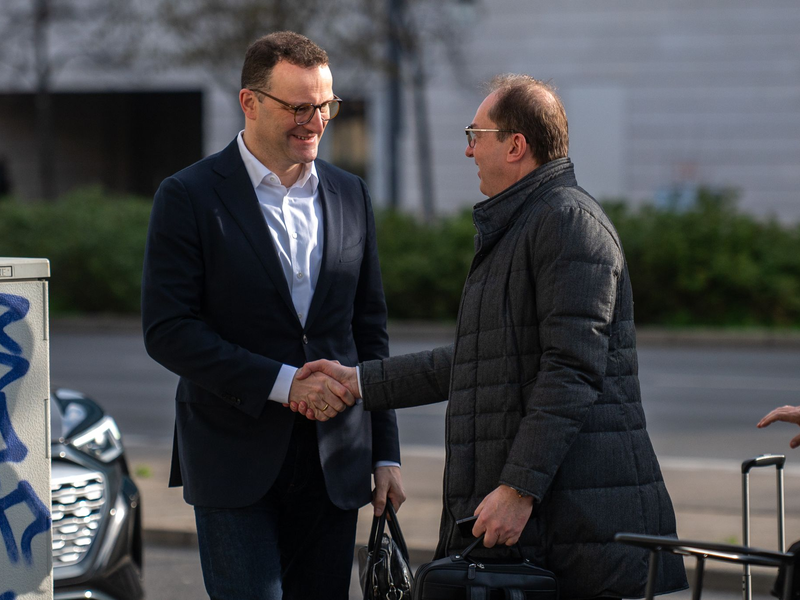 Die CSU-Politikerin Dorothee Bär nahm ebenfalls an dem Verhandlungsmarathon teil. - Foto: Christophe Gateau/dpa