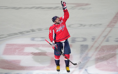 Alexander Owetschkin feiert seinen ersten Treffer zur Führung für die Capitals. - Foto: Mark Schiefelbein/AP/dpa