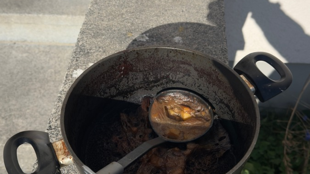 FW-DT: Zimmerbrand - Dichter Rauch dringt aus Fenster - Foto: presseportal.de