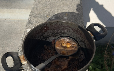 FW-DT: Zimmerbrand - Dichter Rauch dringt aus Fenster - Foto: presseportal.de