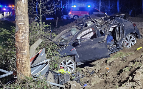 Feuerwehr Goch: Drei Schwerverletzte nach Verkehrsunfall auf dem Hülmer Deich - Foto: presseportal.de