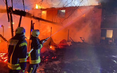 FW-RD: Großfeuer in Holzdorf - 140 Einsatzkräfte im Einsatz - Foto: presseportal.de