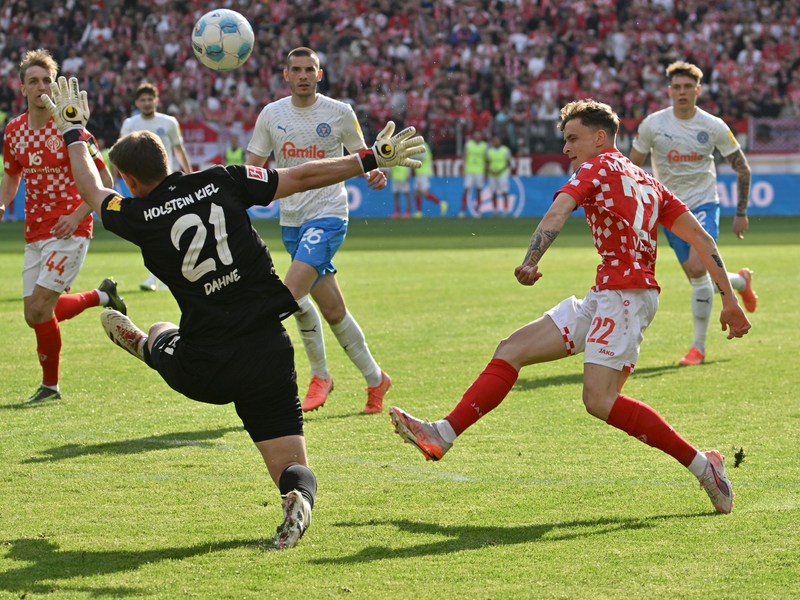 Verpasste die Führung für Mainz: Nationalspieler Jonathan Burkardt. - Foto: Torsten Silz/dpa