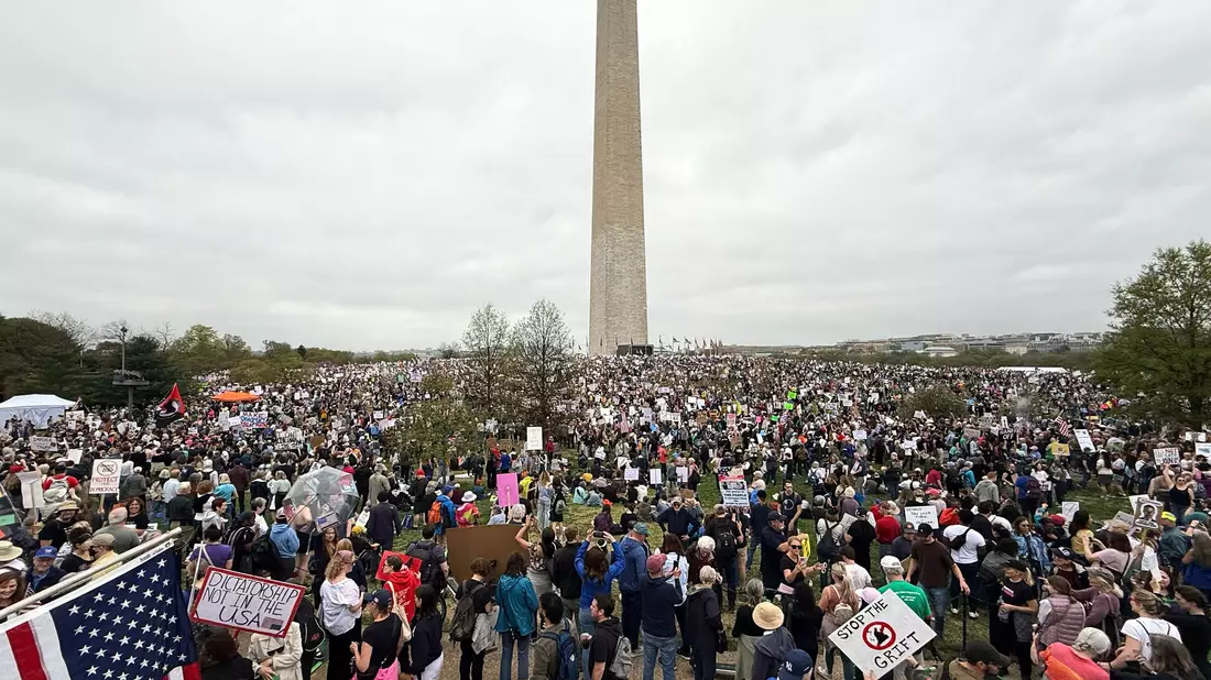 Eine große Demonstration gab es in der US-Hauptstadt Washington, unweit des Weißen Hauses. - Bild: Jose Luis Magana/AP/dpa