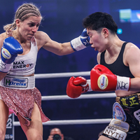 Tina Rupprecht (l) und Sumire Yamanaka lieferten sich einen packenden WM-Vereinigungskampf. - Foto: Andreas Gora/dpa