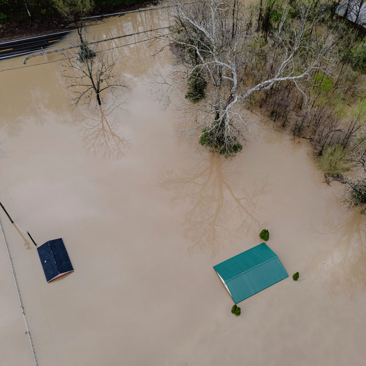 In manchen Unwettergebieten versanken ganze Landstriche im Wasser. - Foto: Jon Cherry/AP/dpa