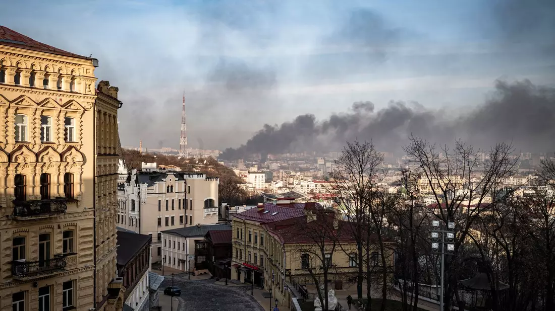 Schon etliche Male ist die Millionenstadt Kiew zum Ziel russischer Raketenangriffe geworden. (Archivbild) - Bild: Nicolas Cleuet/Zuma Press/dpa