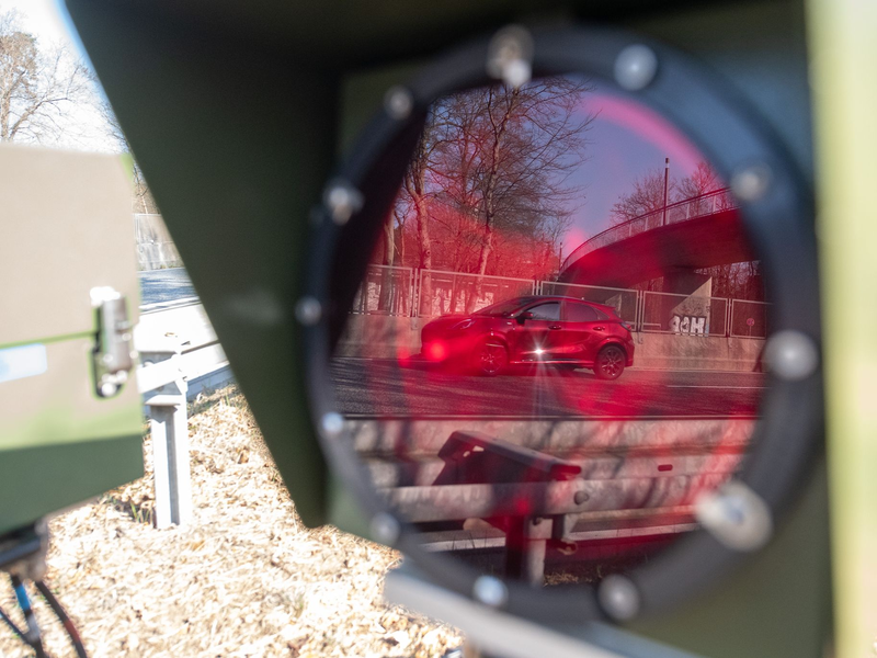 Im vergangenen Jahr haben die Behörden mehrerer Bundesländer mehr Temposünder ertappt als im Jahr davor. (Archivbild) - Foto: Sebastian Gollnow/dpa