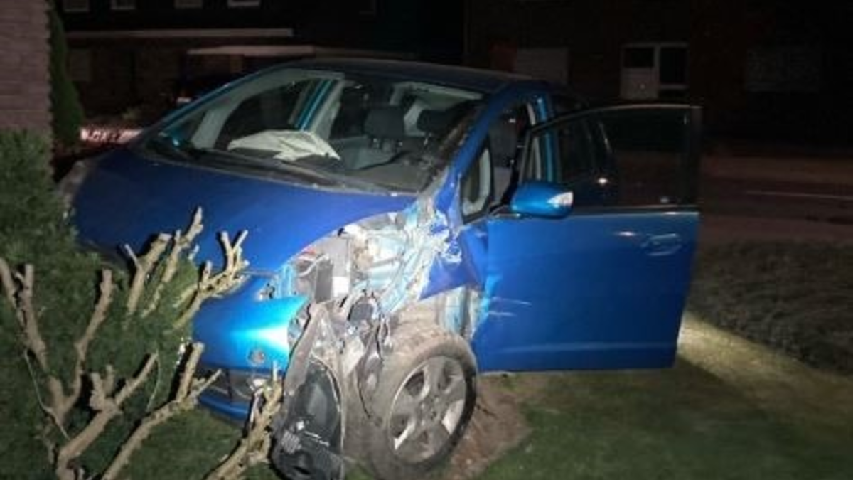 POL-WES: Neukirchen-Vluyn - Verkehrsunfall endet an einer Hauswand und mit einer Blutprobe - Foto: presseportal.de