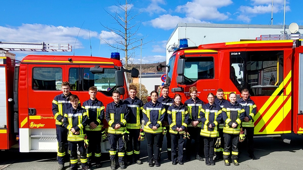 FF Olsberg: Feuerwehr Grundlehrgang erfolgreich absolviert - Foto: presseportal.de