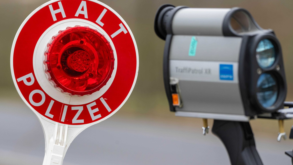 In mehreren Bundesländern will die Polizei die Geschwindigkeit von Fahrzeugen messen. (Symboldbild) - Foto: Stefan Sauer/dpa