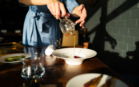 Nennt es nicht Business Lunch / Neues Lunch-Angebot im Zwei-Sterne-Restaurant 100/200 kitchen - Foto: presseportal.de