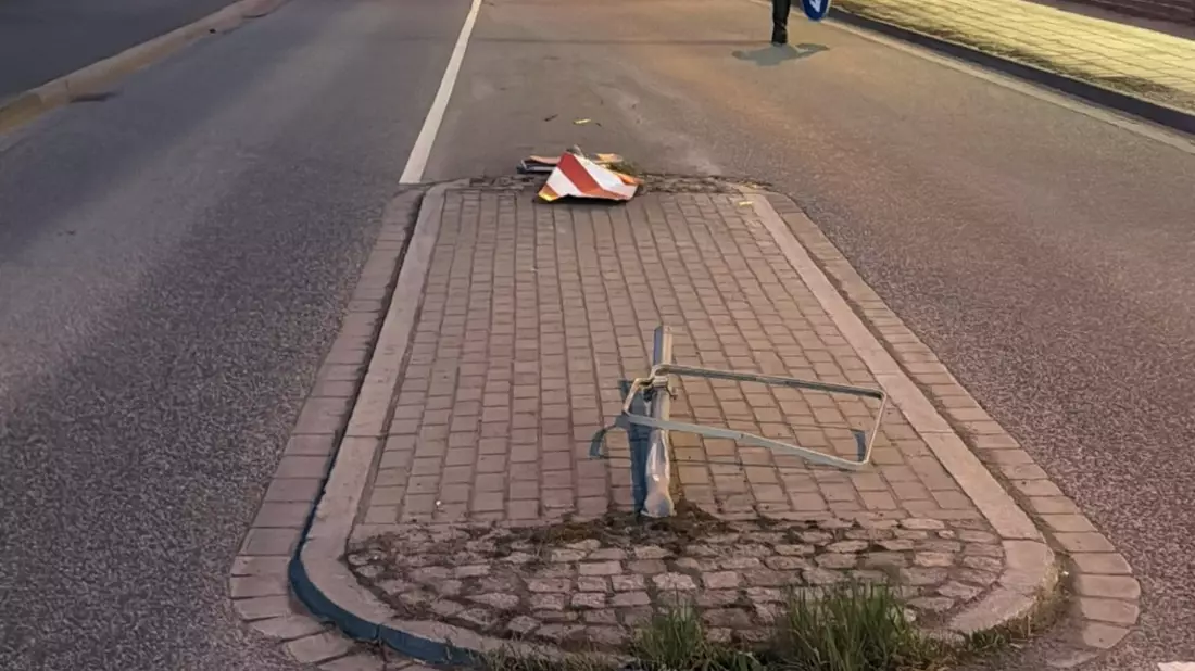 LPI-NDH: Verkehrsinsel überfahren und geflüchtet - Bild: presseportal.de