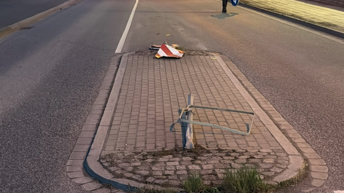 LPI-NDH: Verkehrsinsel überfahren und geflüchtet - Foto: presseportal.de