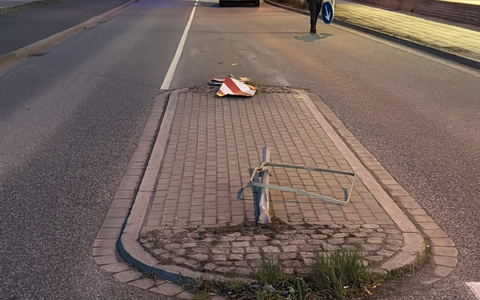 LPI-NDH: Verkehrsinsel überfahren und geflüchtet - Foto: presseportal.de