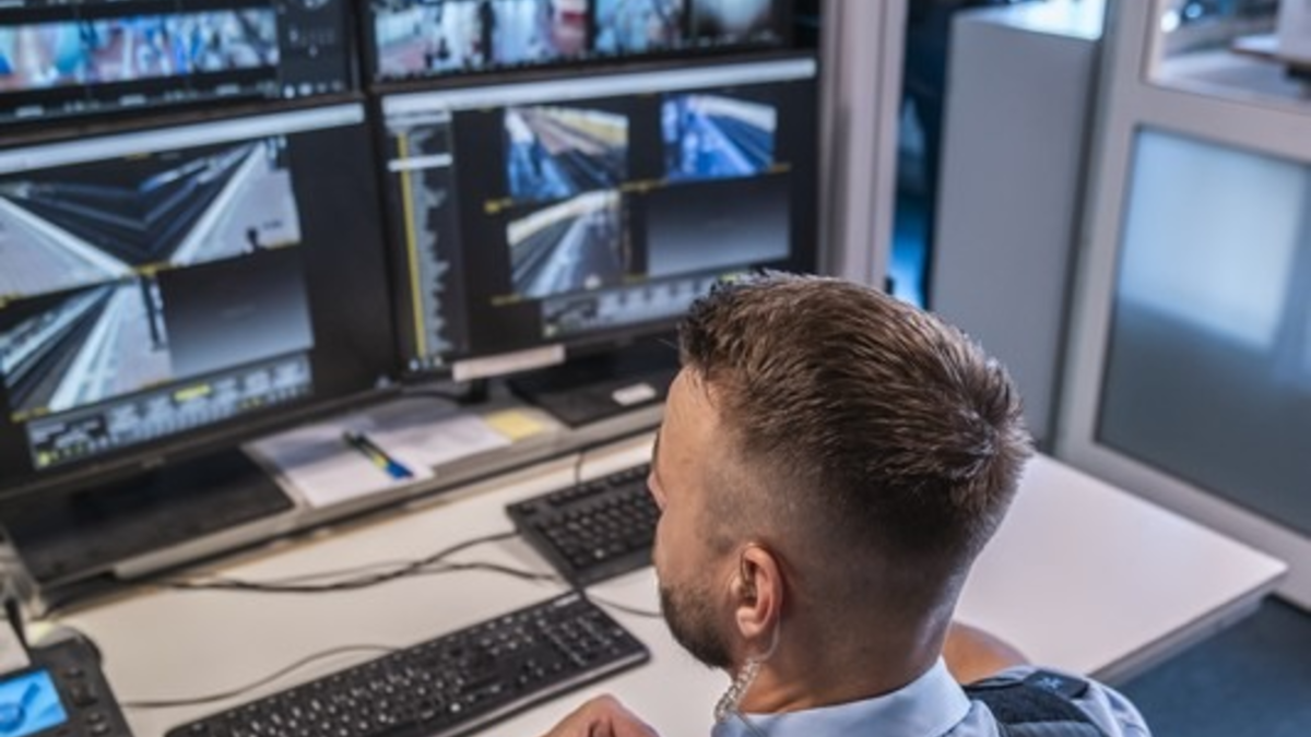 BPOL-HH: Lebensgefahr! 71-Jähriger wollte den Hauptbahnhof fußläufig auf den S-Bahngleisen erreichen- Nicht im Dienst befindlicher DB-Mitarbeiter trifft umgehend richtige Maßnahmen! - Foto: presseportal.de