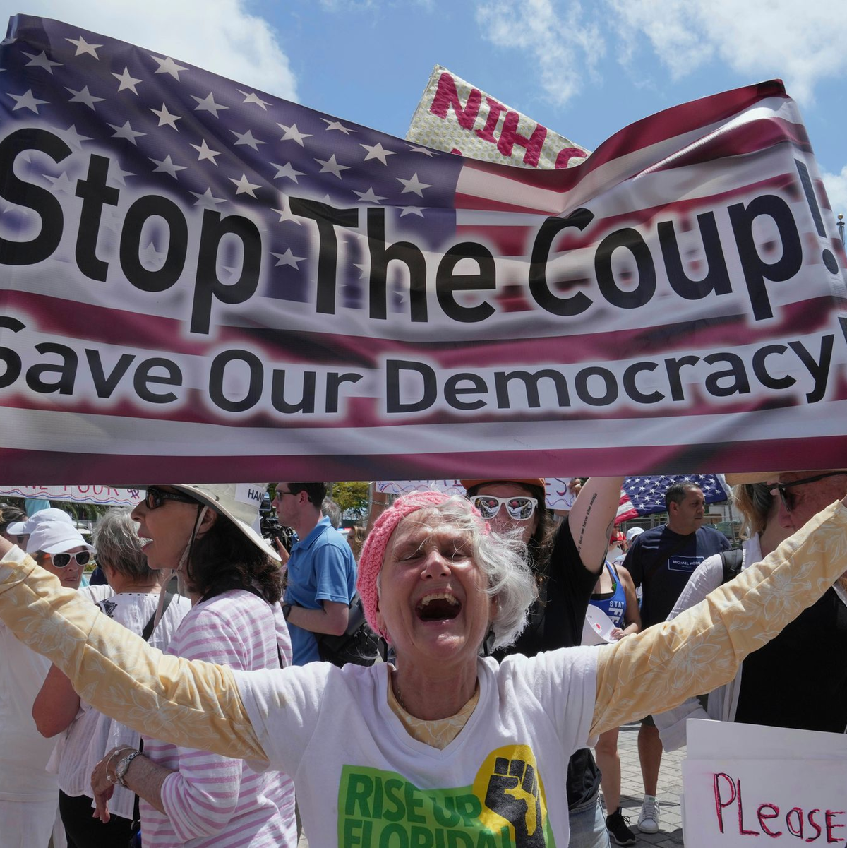 Tausende Amerikaner gehen gegen Trumps Politik auf die Straßen.  - Foto: Marta Lavandier/AP/dpa