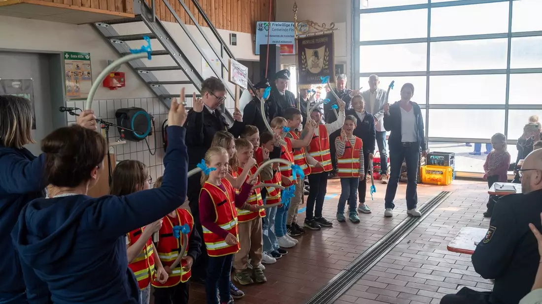 FW Finnentrop: Gründung der Kinderfeuerwehr - Bild: presseportal.de