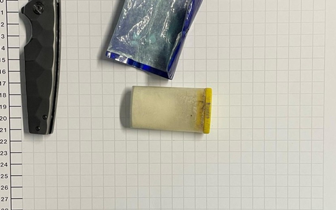 BPOL NRW: Bundespolizei beschlagnahmt Drogen und Einhandmesser von 43-Jährigem - Foto: presseportal.de